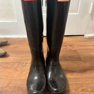 Women’s black Hunter rain boots